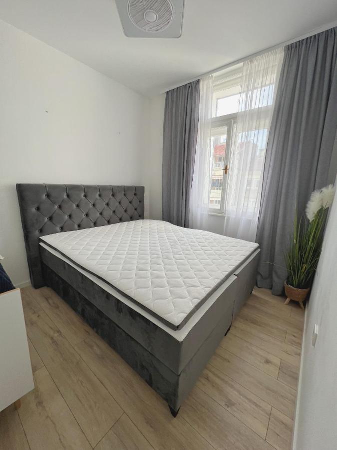 Apartment New Stylish & Modern Studio Apart - With Sea View